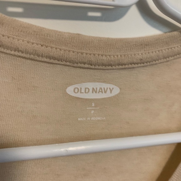 ✨3 for $15✨ Old Navy beige linen tee - Picture 3 of 3